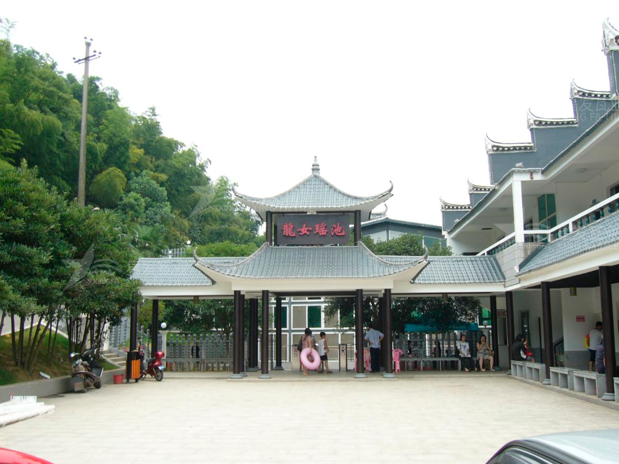 常德屋頂材料合成樹脂瓦和不銹鋼瓦哪個好？選擇很重要！